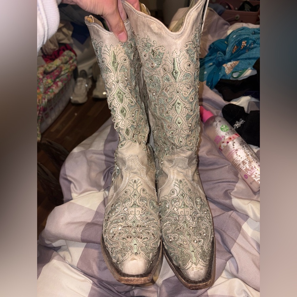 Corral White/Silver/Blue Embroidered Heeled Boots